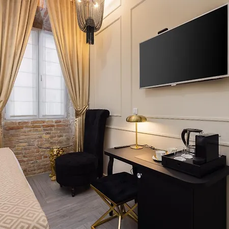 Luxury Golden Palace Citycentre Right Next To Diocletian's Palace Guest house *