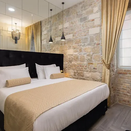 Luxury Golden Palace Citycentre Right Next To Diocletian's Palace Guest house