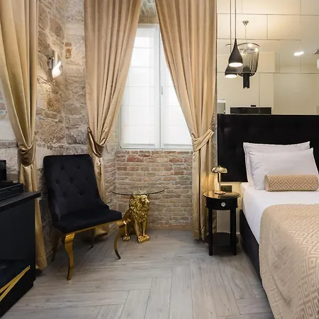 Guest house Luxury Golden Palace Citycentre Right Next To Diocletian's Palace *
