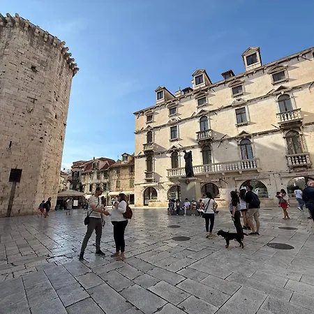Guest house Luxury Golden Palace Citycentre Right Next To Diocletian's Palace Split
