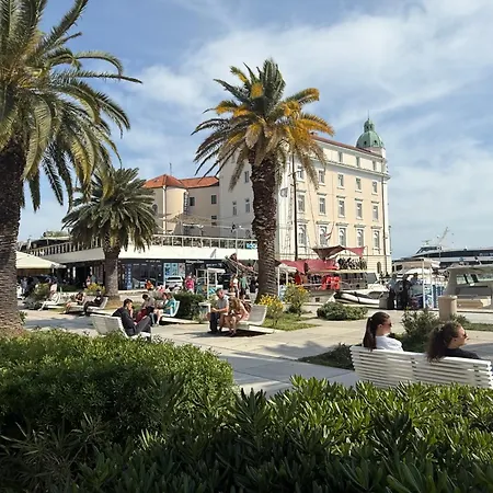 Luxury Golden Palace Citycentre Right Next To Diocletian's Palace Guest house