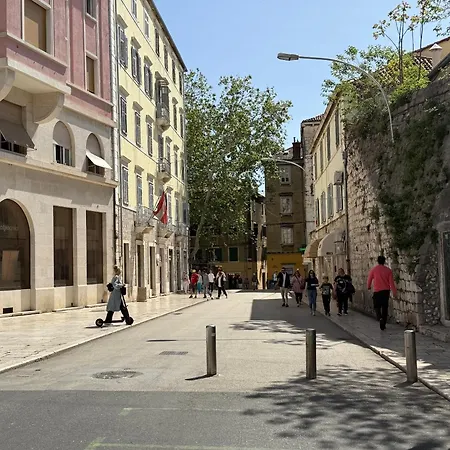 Luxury Golden Palace Citycentre Right Next To Diocletian's Palace Guest house *